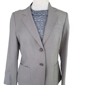 Elegant Women's Gray Blazer